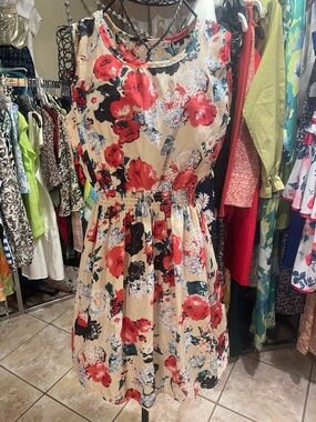 Sleeveless Floral Midi Dress in Cream and Red